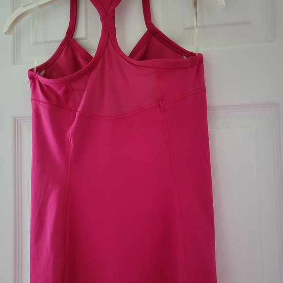 NWOT Under Armour Workout Tank - Picture 2 of 3